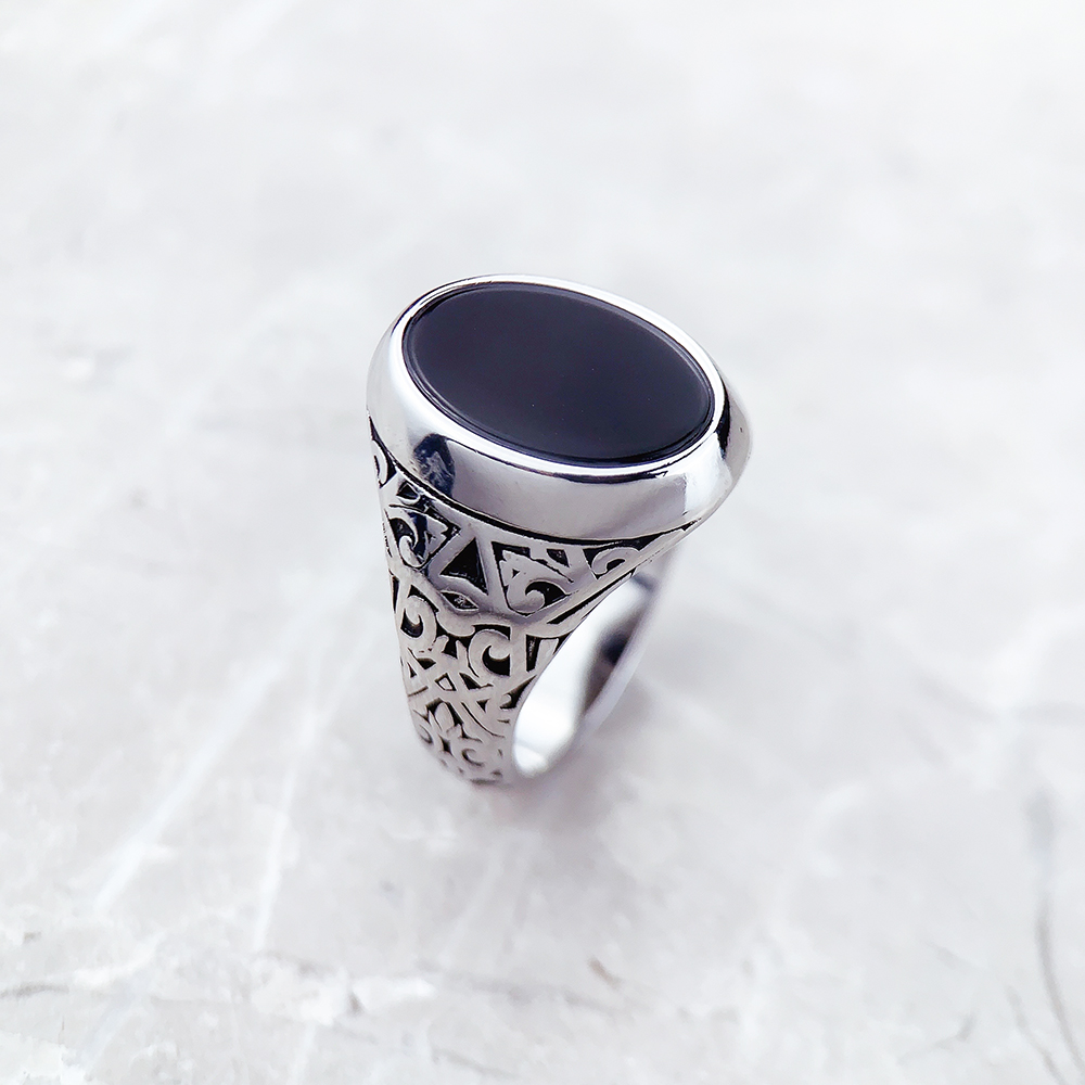 Черное овальное кольцо-печатка – обзор и цена Signet Ring Men
